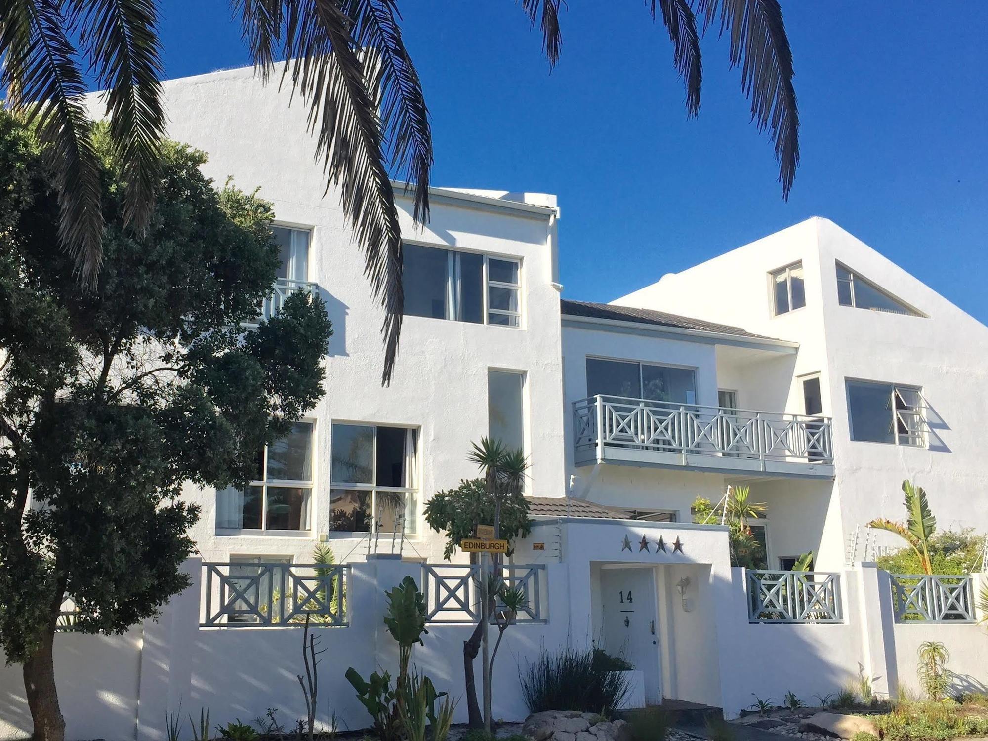 5 Options Guest House Bloubergstrand Exterior photo