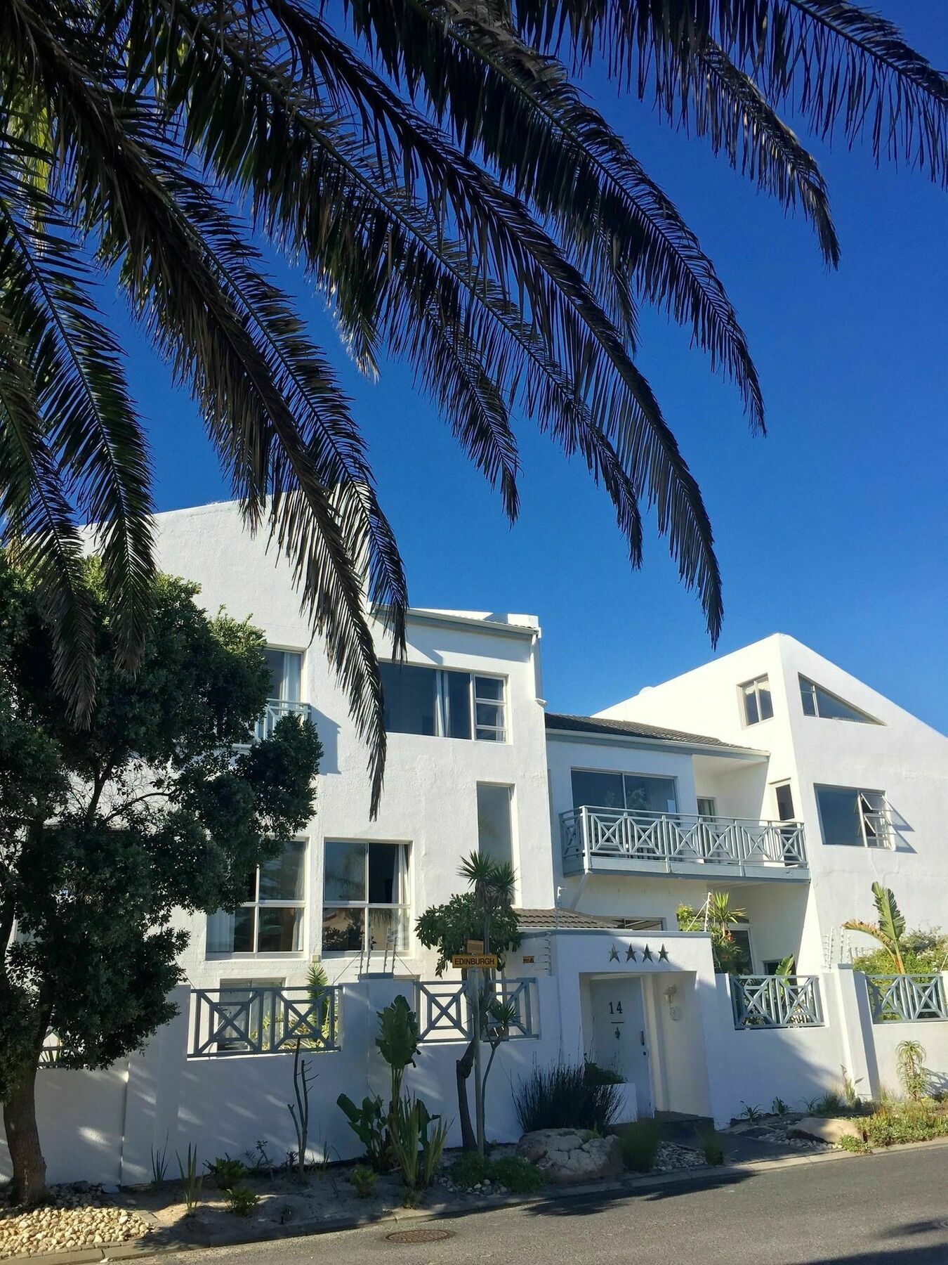 5 Options Guest House Bloubergstrand Exterior photo